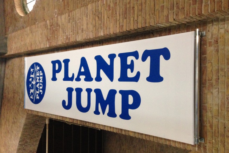 ORANJEBRUIN_bannerPlanetJump